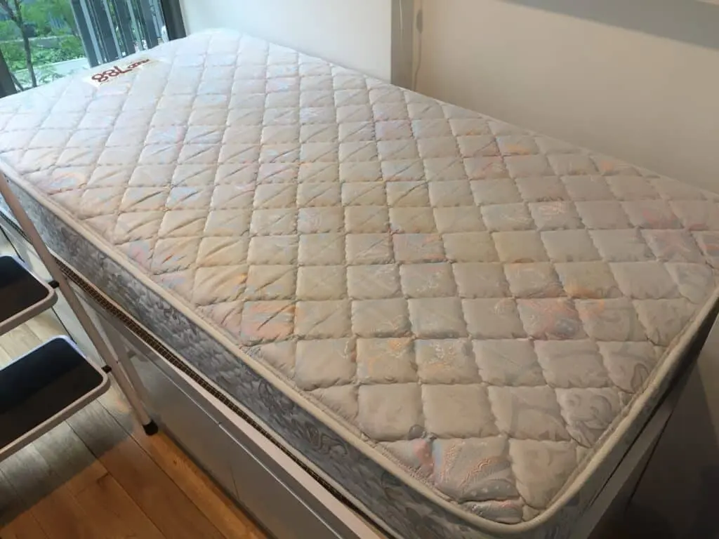 How Long Does a Mattress Take to Dry After Bedwetting